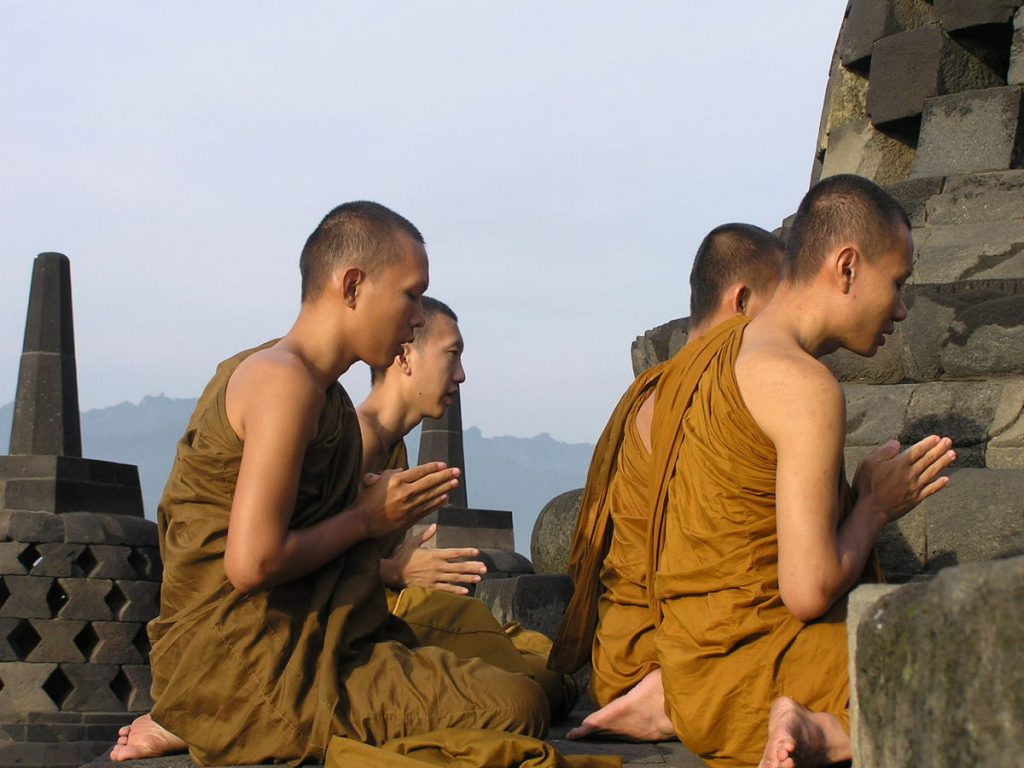 Buddha Agama Tertua Kedua di Indonesia